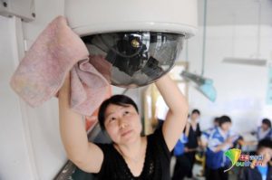 lau chui ong kinh camera