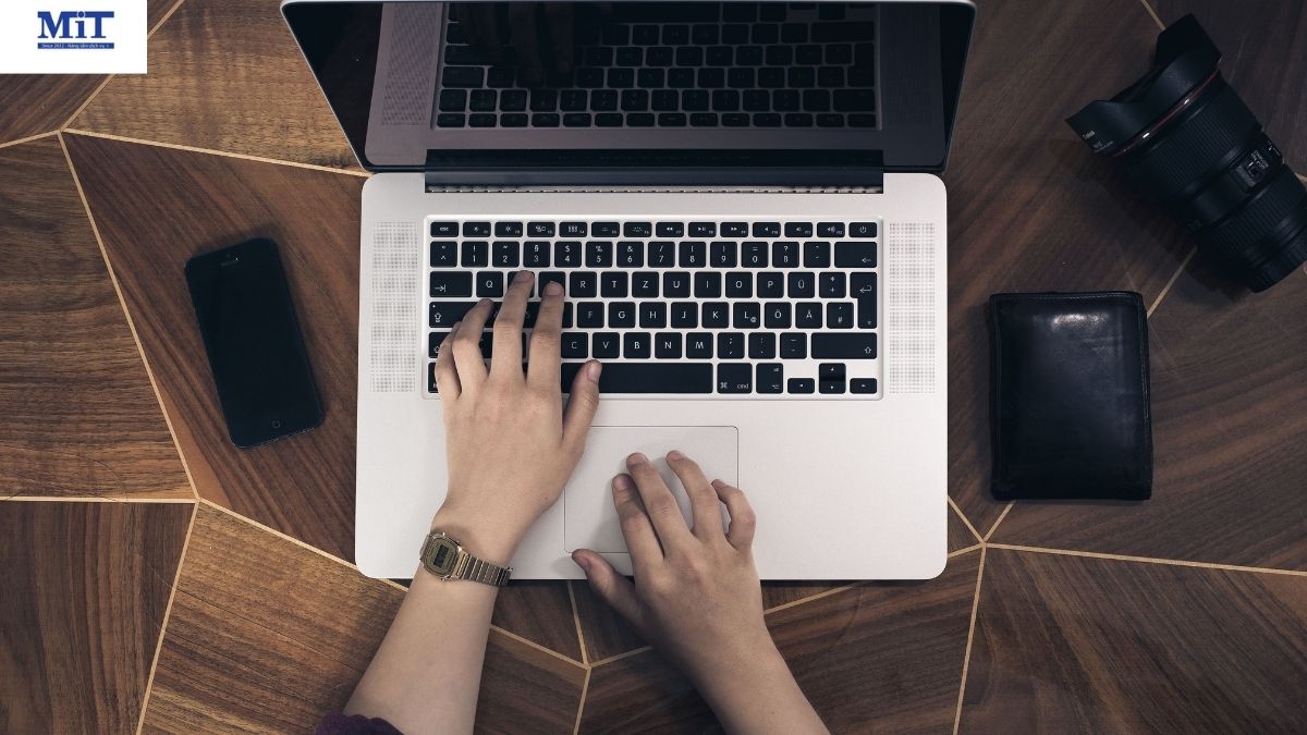 Laptop doanh nhân cao cấp